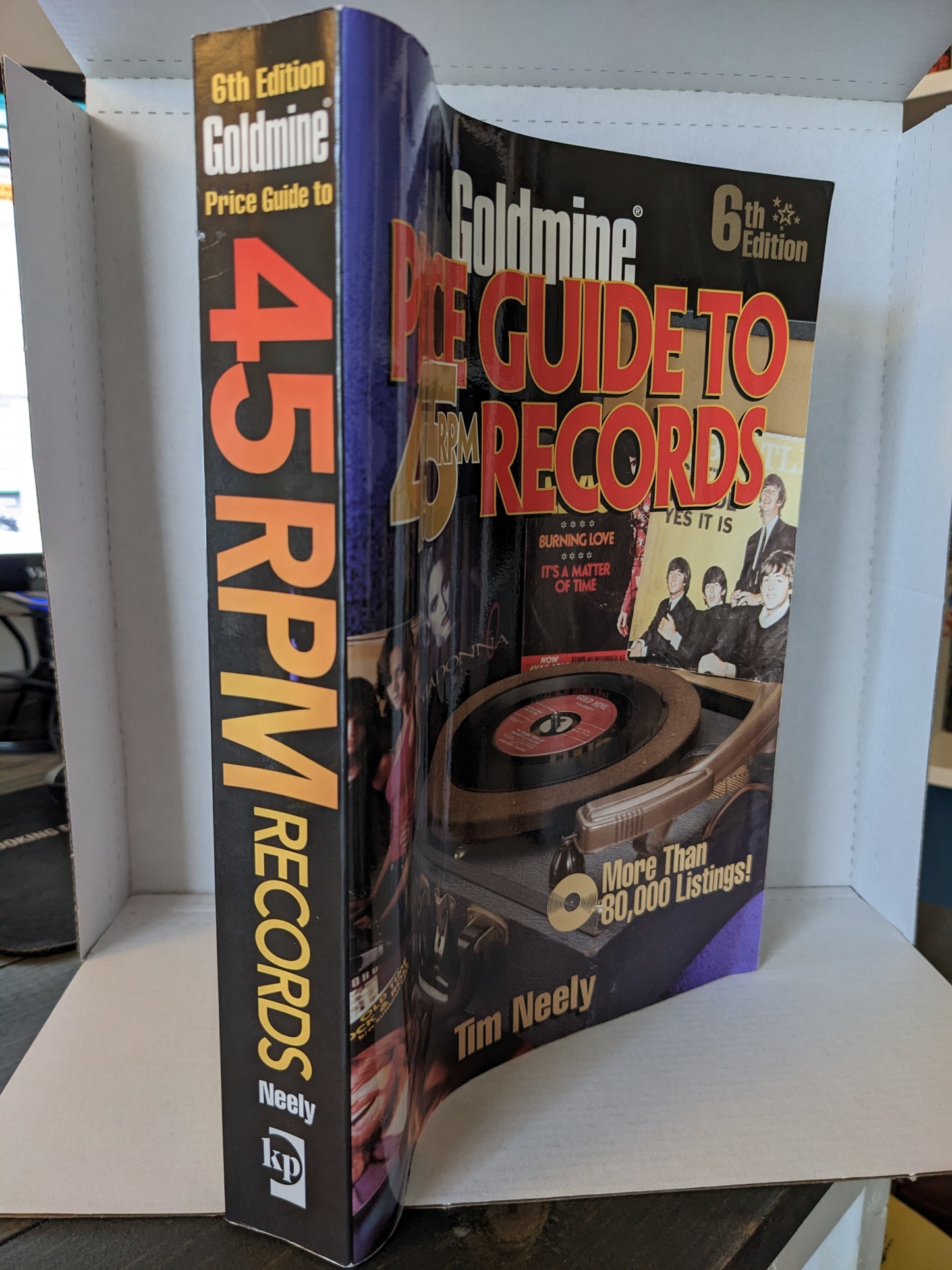 Goldmine Price Guide to 45 RPM Records, 6th Edition Paperback – June 28, 2007